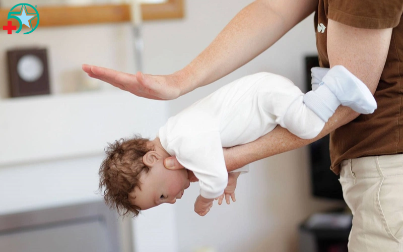 so-cuu-tre-bi-hoc-di-vat (1)