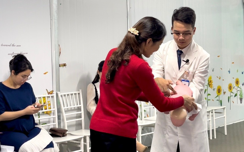 so-cuu-tre-bi-hoc-di-vat (4)