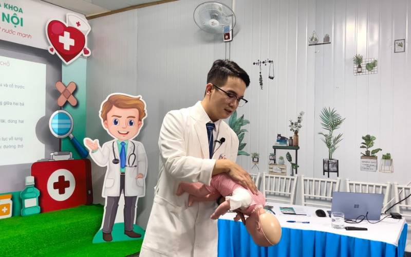 so-cuu-tre-bi-hoc-di-vat (5)