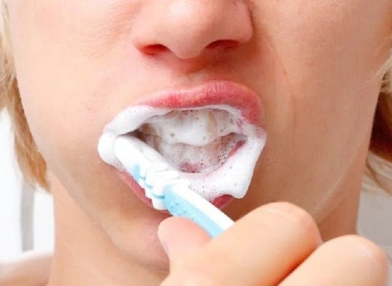 rang-nhay-cam-khi-danh-rang-dau-hieu-canh-bao...