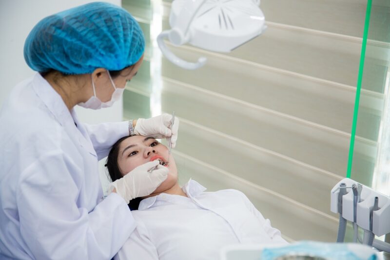 hoi-mieng-man-tinh-canh-bao-5-benh-ly-rang-mieng