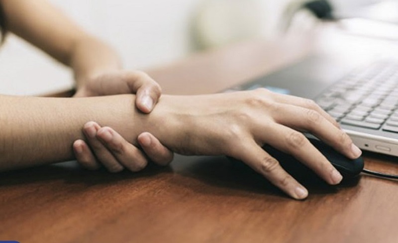 hoi-chung-ong-co-tay-4-dau-hieu-nhan-biet-som