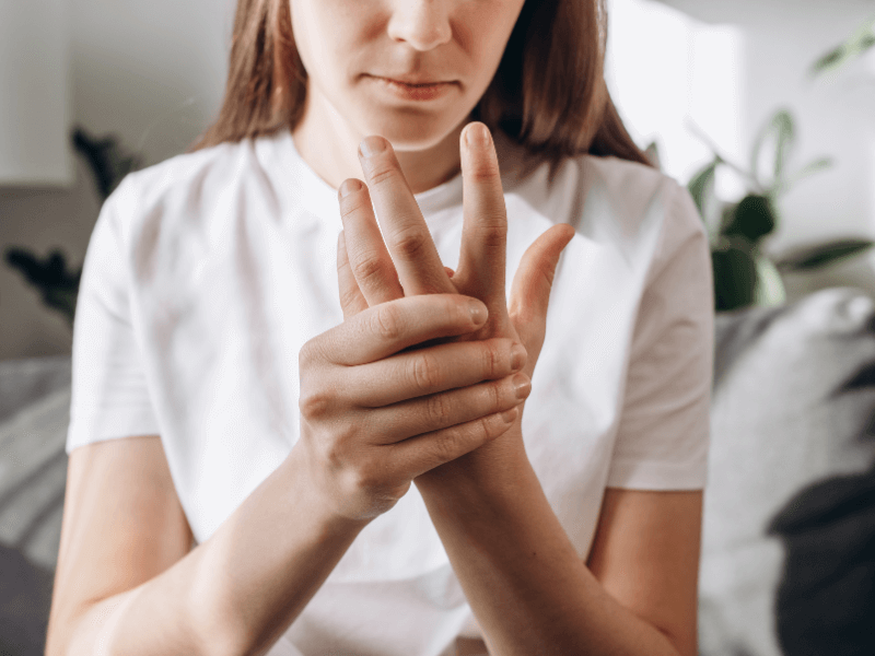 hoi-chung-ong-co-tay-4-dau-hieu-nhan-biet-som