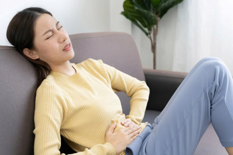 dau-bung-duoi-o-phu-nu-khi-nao-la-roi-loan-sinh